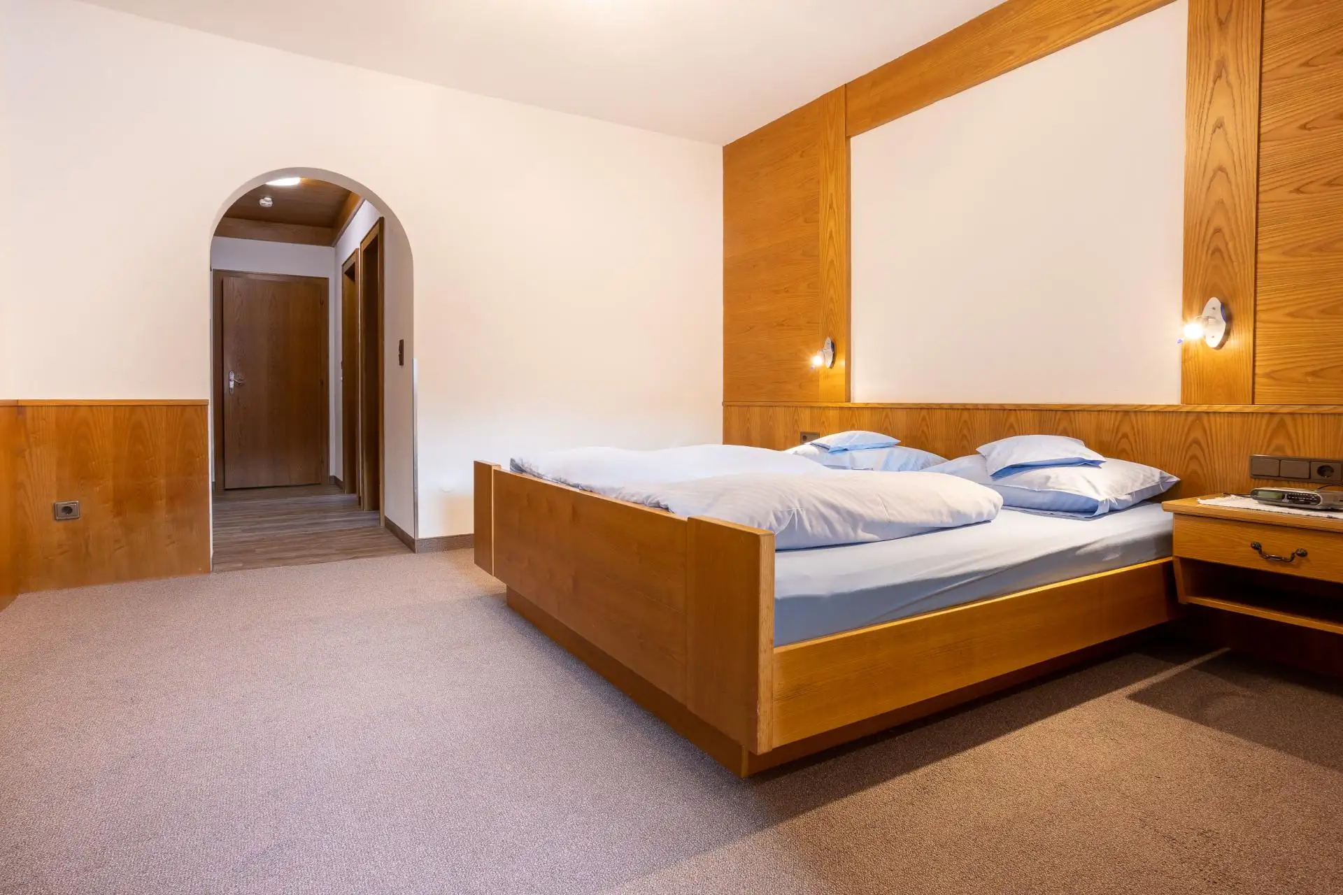 Komfortzimmer mit Wohn-Schlafraum und Küchenzeile